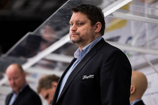 Modos tränare Mattias Karlin
