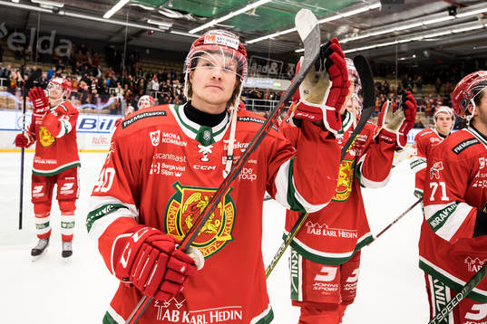 Moras Anton Heikkinen  jublar
