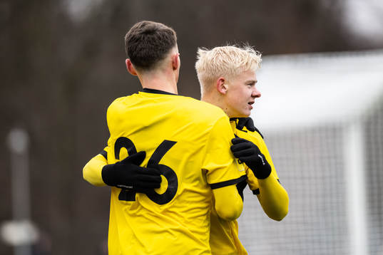 Mjällbys Enock Kofi Adu och Noah Persson jublar