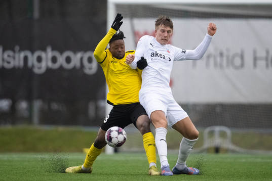 Helsingborgs Casper Widell och Mjällbys Enock Kofi Adu
