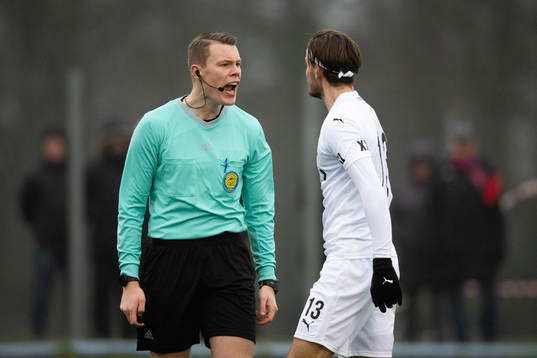 Domare Oscar Johnsson och Helsingborgs Wilhelm Loeper