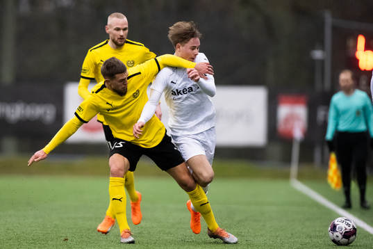 Helsingborgs Simon Bengtsson och Mjällbys Ivan Kricak