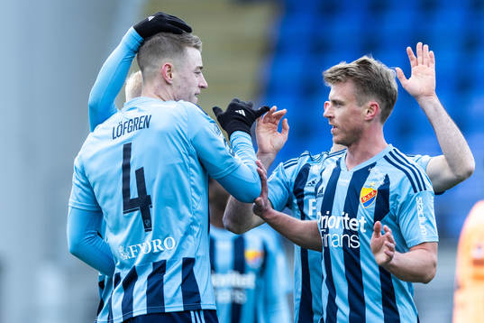 Djurgårdens Jesper Löfgren jublar med Rasmus Schuller