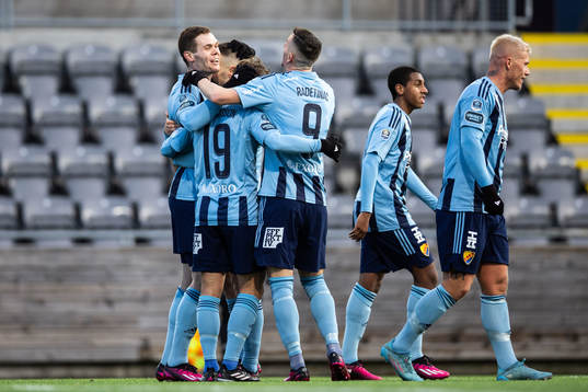 Djurgårdens Jacob Bergström jublar med lagkamrater