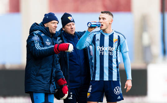 Djurgårdens tränare Kim Bergstrand ger direktiv till