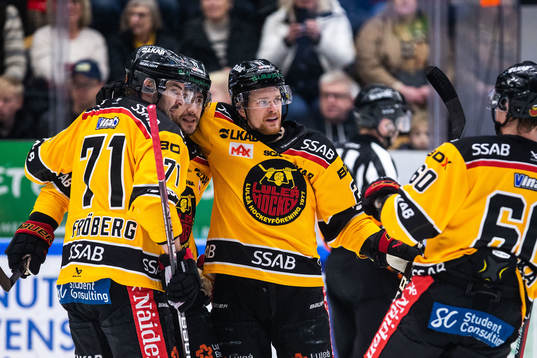 Luleås Brendan Shinnimin jublar med lagkamrater