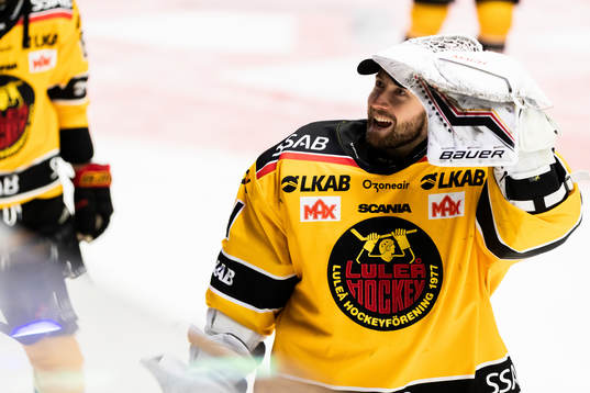 Luleås målvakt Joel Lassinantti jublar