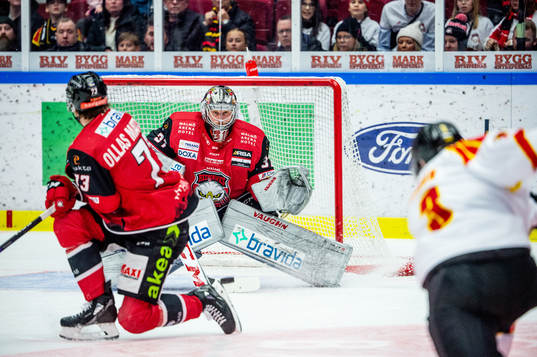 Brynäs Niklas Friman mot Malmö Redhawks Adam Ollas