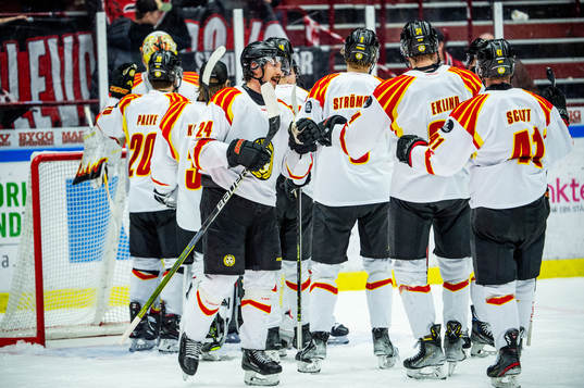 Brynäs Hannes Björninen jublar med lagkamraterna