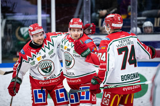 Frölundas Linus Nässen jublar med Mats Rosseli Olsen och