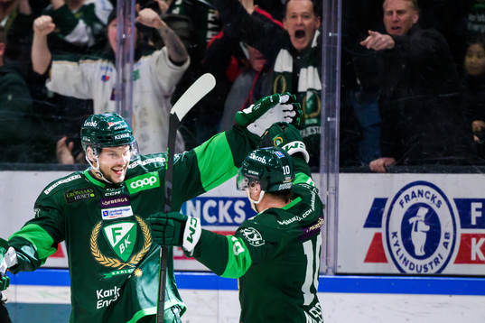 Färjestads Theodor Lennström och Marcus Nilsson jublar