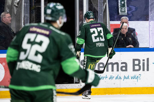 Färjestads Ville Pokka lämnar isen