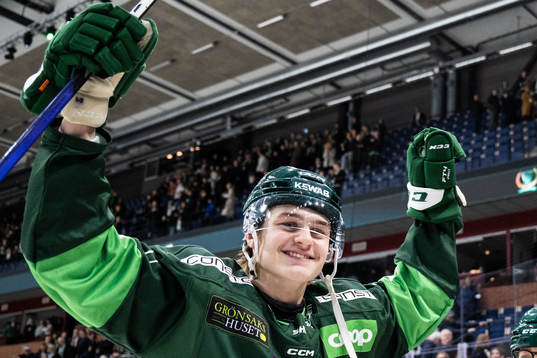 Färjestads Lucas Forsell jublar