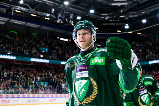 Färjestads Eric Engstrand jublar