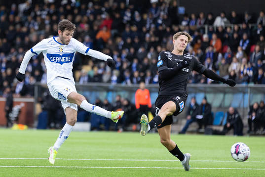IFK Göteborgs Emil Salomonsson skjuter 1-1