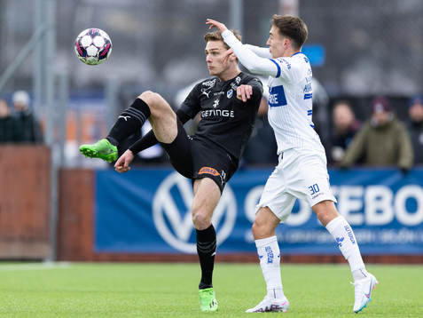 Halmstads Villiam Granath och IFK Göteborgs Anton Kurochkin