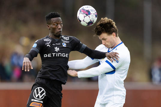 Halmstads Naeem Mohammed och IFK Göteborgs Carl Johansson