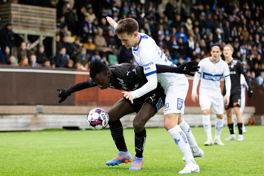Halmstads Thomas Boakye och IFK Göteborgs Anton Kurochkin