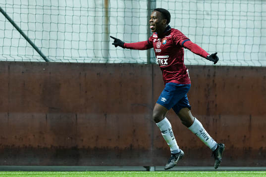 Örgrytes Michael Osayande jublar
