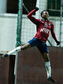 Örgrytes Michael Osayande jublar