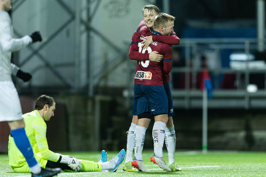 Örgrytes Viktor Lundberg jublar ihop med Nicklas Bärkroth