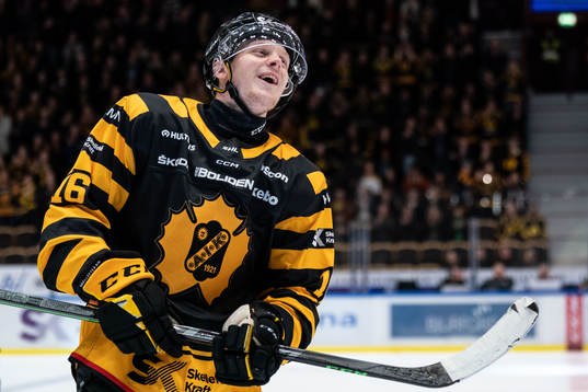 Skellefteås Linus Lindström jublar