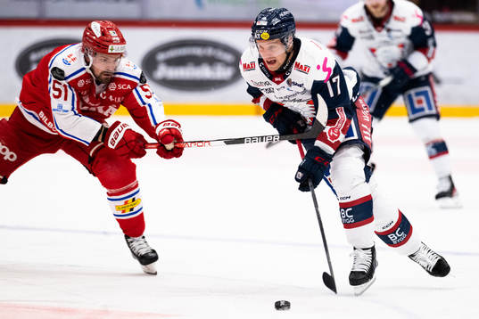 Timrås Anton Lander och Linköpings Sebastian Strandberg