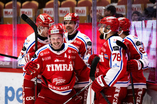 Timrås Jonathan Dahlén jublar