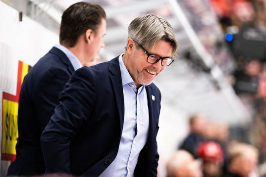 Timrås tränare Anders Karlsson jublar