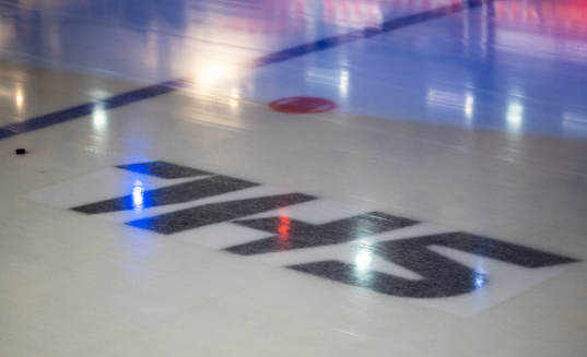 SHLs logotyp på isen