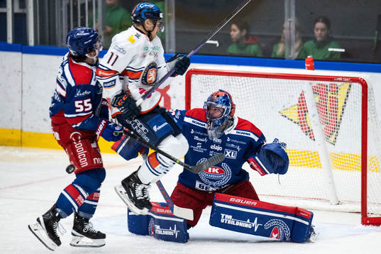 Växjös Kalle Kossila mot Oskarshamns David Quenneville