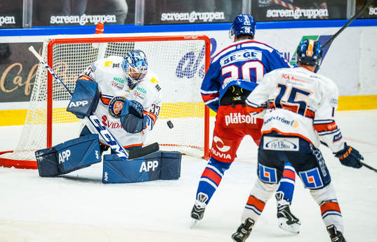 Växjös målvakt Emil Larmi och Oskarshamns Hynek Zohorna