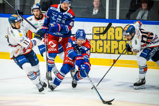 Växjös Kalle Kossila och Jayden Halbgewachs mot
