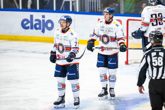Växjös Brian Cooper och Keegan Lowe deppar