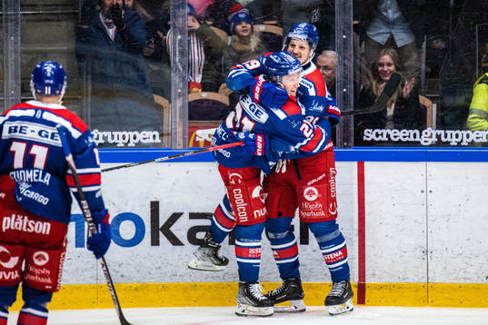 Oskarshamns Myles Powell jublar med Patrik Karlkvist