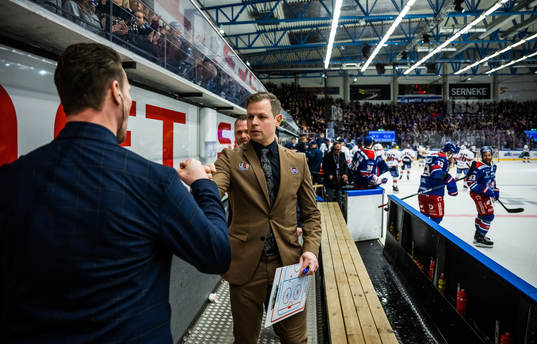 Oskarshamns tränare Martin Filander jublar
