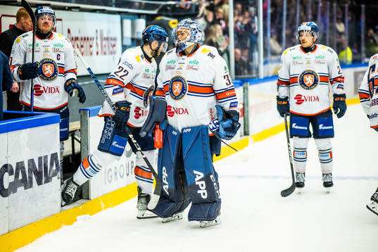 Växjös målvakt Emil Larmi deppar