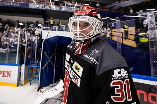 Örebros målvakt Jonas Arntzen jublar