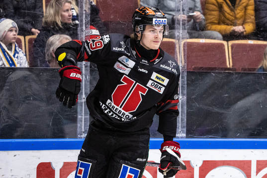 Örebros Milton Oscarson jublar