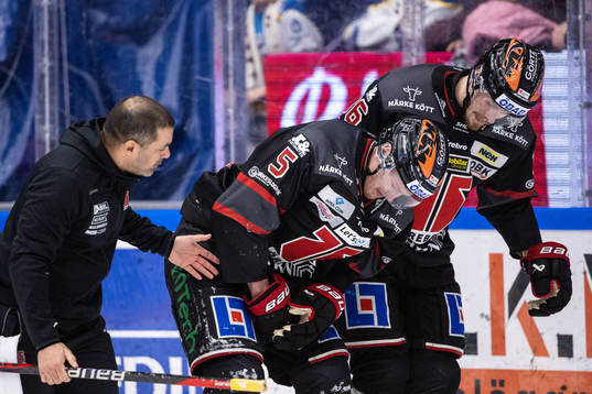Örebros Gustav Backström har ont