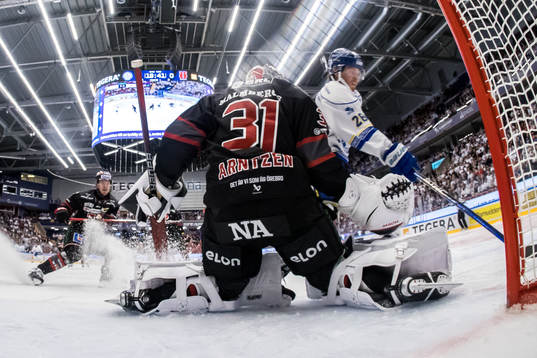 Örebros målvakt Jonas Arntzen och Leksands Justin Glenn