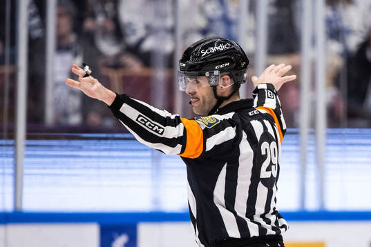 i230128 Domaren dömer bort Leksands 1-1-mål