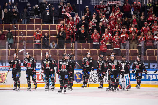 Örebros spelarna jublar