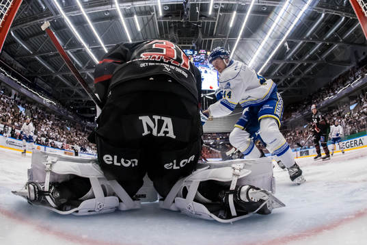 Örebros målvakt Jonas Arntzen och Leksands Carter Ashton