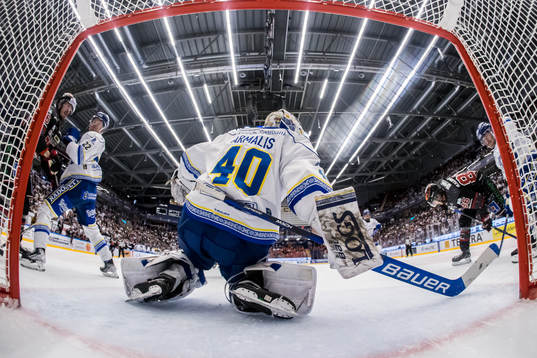 Leksands målvakt Mantas Armalis och Örebros Mathias