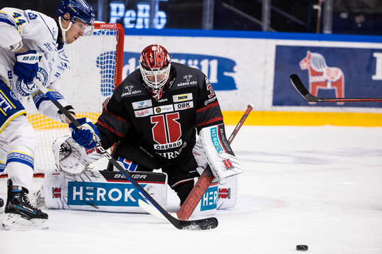 Leksands Carter Ashton och Örebros målvakt Jonas Arntzen