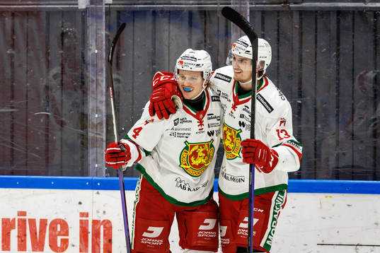Moras Johannes Johannesen jublar med Fabian Ilestedt