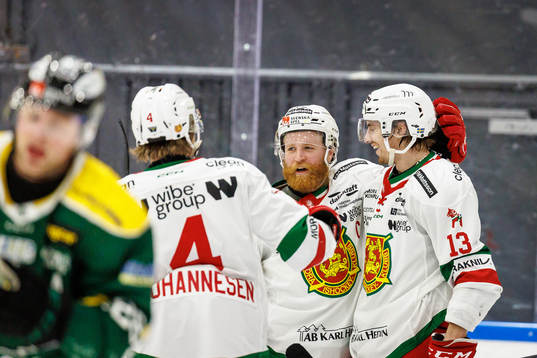 Moras Daniel Ljunggren jublar med lagkamrater