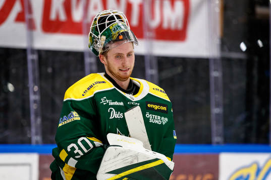 Östersunds målvakt Isak Mantler deppar