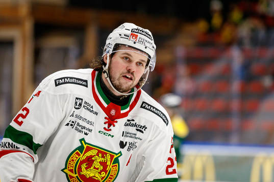 Moras Måns Carlsson jublar